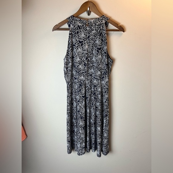 Tommy Hilfiger Navy Floral Dress size 6 - Picture 3 of 4